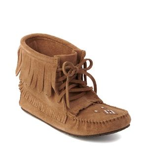 Manitobah Mukluks classic beaded tan fringe moccasins